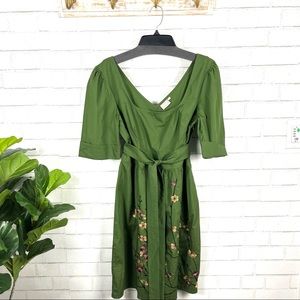 Eshakti Green Embroidered Midi Dress size Large